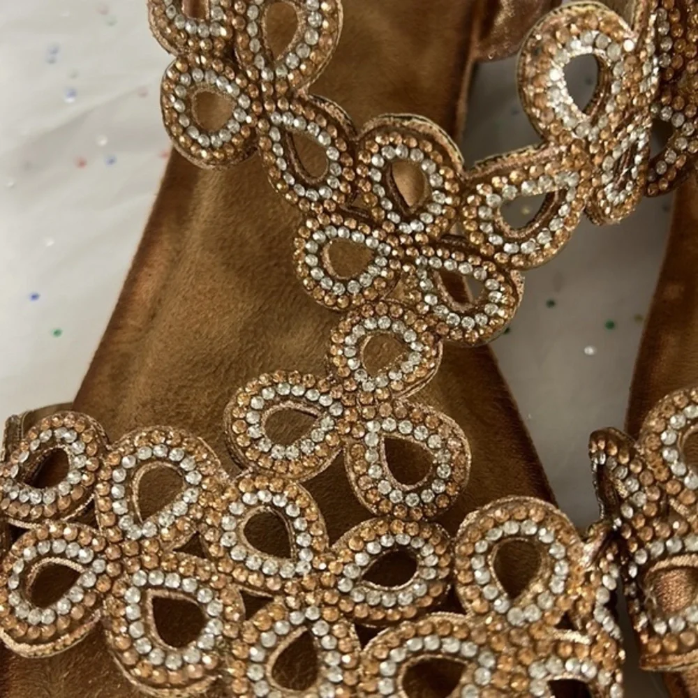 Woman’s Sandals - Picture 12 of 16
